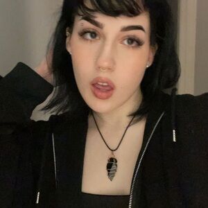 Meet your Posher, Claudia